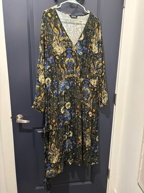Floral BloomChic V-Neck Long Sleeve Midi Dress in Black & Blue